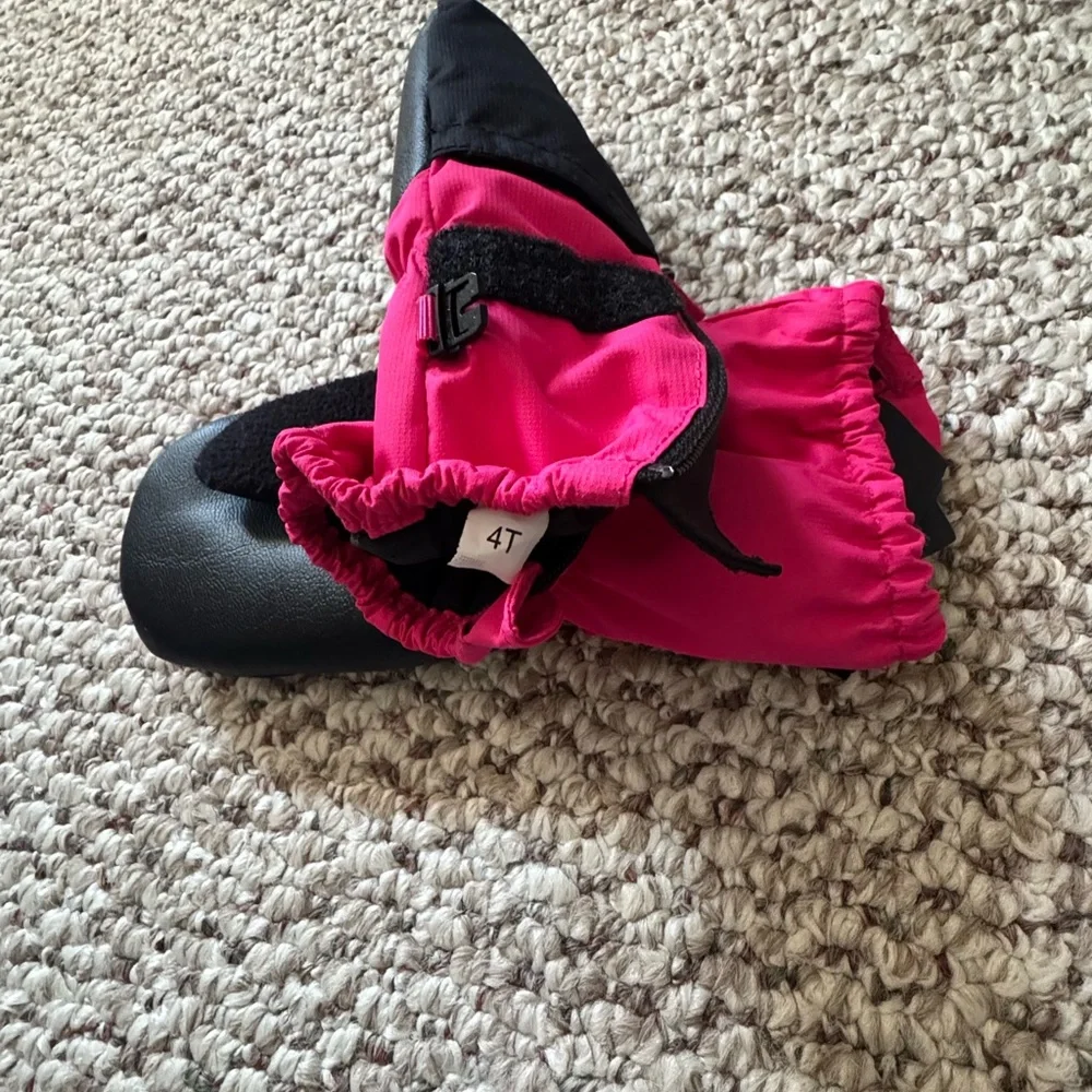 The North Face Pink and Black Insulated Mittens